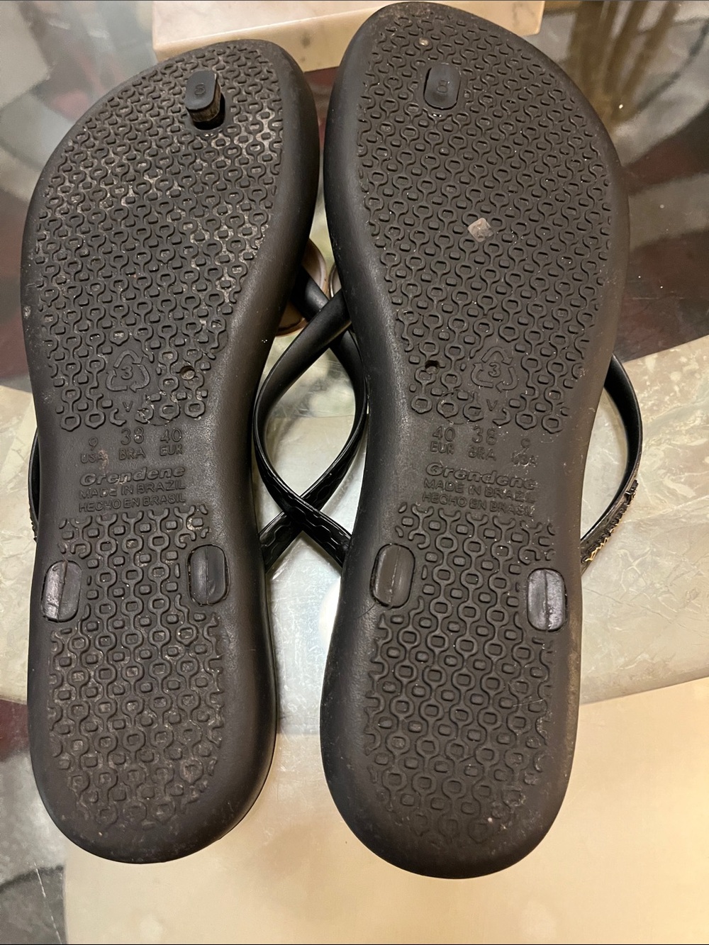 Ipanema Black Flip-Flop Sandals with 💛 - Picture 5 of 5